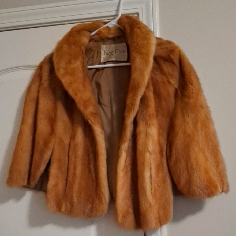 Elegant Tan Cape with Plush Fur and Vintage Design